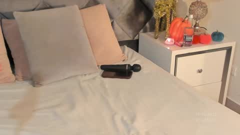 Leizathompson online show from 10-28-25, 09:28