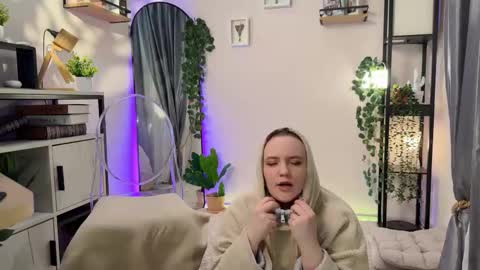 Lela online show from 02-15-25, 02:58
