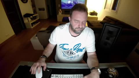 Snapshot of lemouth006 chatting on 01-01-25, 01:04 Ange online show from 01-01-25, 01:04
