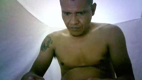 Snapshot of len0n_ chatting on 10-15-25, 02:22 Lenon online show from 10-15-25, 02:22