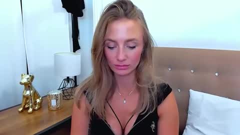 lena_sexi online show from 10-01-25, 09:21