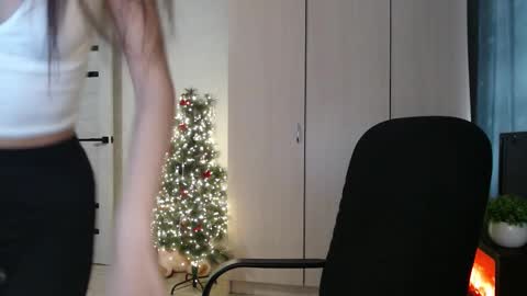 Snapshot of lenagordon chatting on 01-18-26, 07:01 lenagordon online show from 01-18-26, 07:01