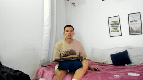 Snapshot of lenseu chatting on 12-16-25, 03:28 LENSEU online show from 12-16-25, 03:28