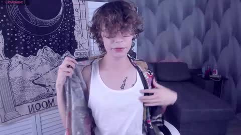 Snapshot of leo_bensyten chatting on 10-22-25, 02:06 Leo online show from 10-22-25, 02:06