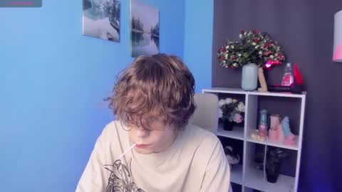 Snapshot of leo_bensyten chatting on 10-23-25, 02:05 Leo online show from 10-23-25, 02:05