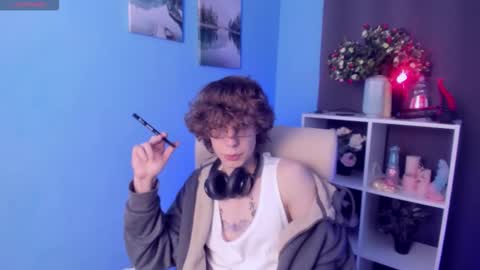 Snapshot of leo_bensyten chatting on 10-25-25, 02:24 Leo online show from 10-25-25, 02:24