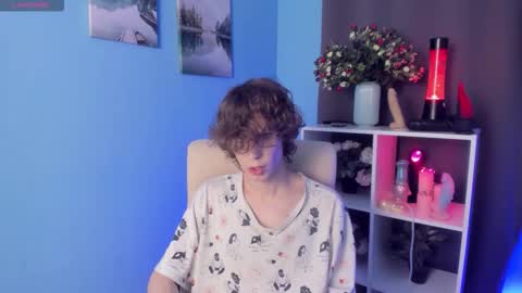 Snapshot of leo_bensyten chatting on 10-26-25, 02:01 Leo online show from 10-26-25, 02:01