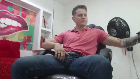 Snapshot of leo_cumming01 chatting on 02-11-25, 01:51 Yesid online show from 02-11-25, 01:51