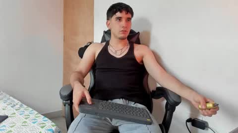 Snapshot of leo_jones389 chatting on 12-23-24, 09:40 Leo Jones online show from 12-23-24, 09:40