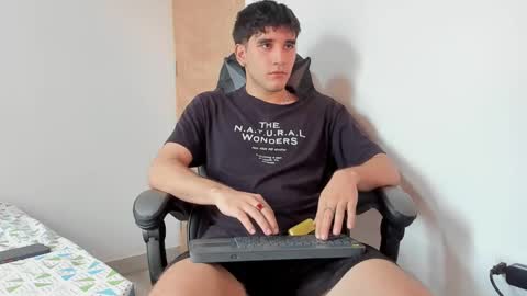 Snapshot of leo_jones389 chatting on 01-02-25, 06:34 Leo Jones online show from 01-02-25, 06:34