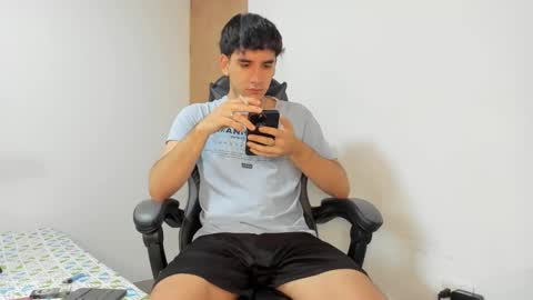 Snapshot of leo_jones389 chatting on 03-04-25, 07:43 Leo Jones online show from 03-04-25, 07:43