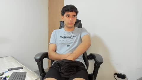 Snapshot of leo_jones389 chatting on 03-04-25, 10:49 Leo Jones online show from 03-04-25, 10:49