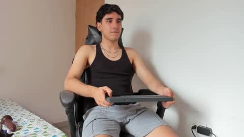 Snapshot of leo_jones389 chatting on 03-05-25, 04:24 Leo Jones online show from 03-05-25, 04:24