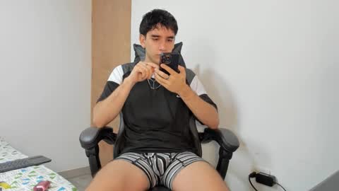 Snapshot of leo_jones389 chatting on 03-12-25, 12:04 Leo Jones online show from 03-12-25, 12:04