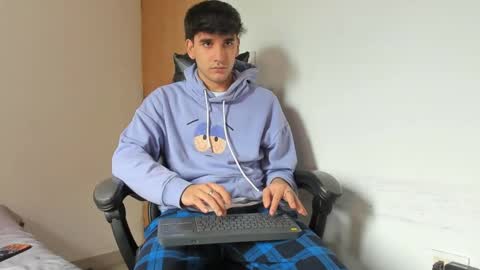 Snapshot of leo_jones389 chatting on 09-19-25, 04:07 Leo Jones online show from 09-19-25, 04:07
