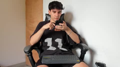 Snapshot of leo_jones389 chatting on 09-26-25, 03:27 Leo Jones online show from 09-26-25, 03:27