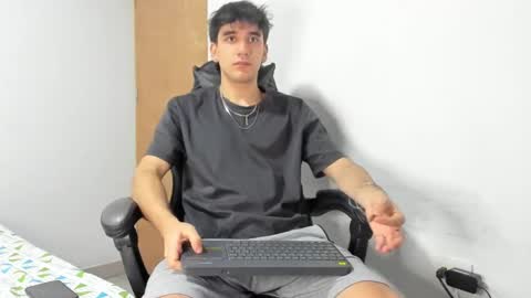 Snapshot of leo_jones389 chatting on 09-30-25, 02:38 Leo Jones online show from 09-30-25, 02:38
