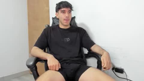 Snapshot of leo_jones389 chatting on 10-28-25, 08:40 Leo Jones online show from 10-28-25, 08:40