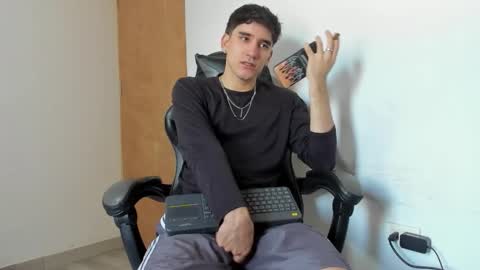 Snapshot of leo_jones389 chatting on 11-07-25, 02:50 Leo Jones online show from 11-07-25, 02:50