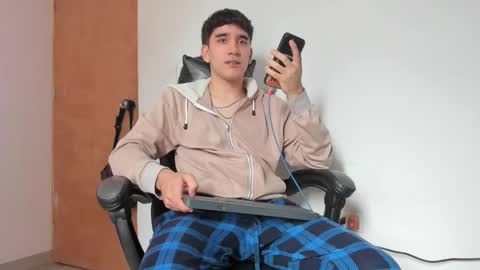 Snapshot of leo_jones389 chatting on 11-13-25, 04:39 Leo Jones online show from 11-13-25, 04:39