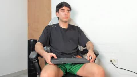 Snapshot of leo_jones389 chatting on 12-01-25, 12:26 Leo Jones online show from 12-01-25, 12:26