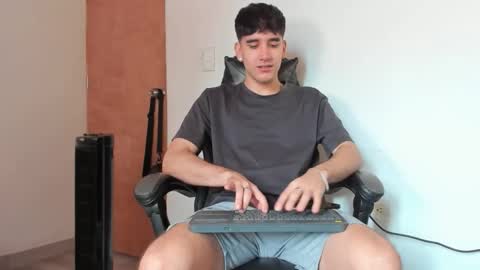 Snapshot of leo_jones389 chatting on 12-16-25, 03:39 Leo Jones online show from 12-16-25, 03:39