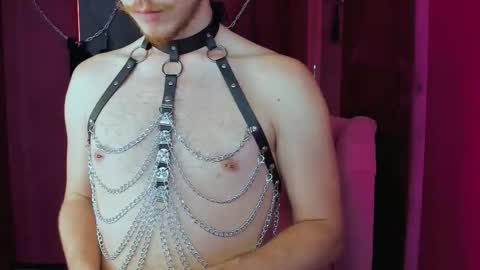 Snapshot of leo_mooree chatting on 10-08-25, 06:05 Leo online show from 10-08-25, 06:05