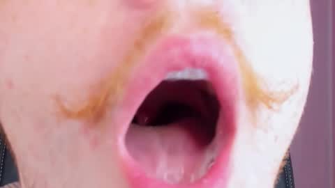 Snapshot of leo_mooree chatting on 11-10-25, 09:25 Leo online show from 11-10-25, 09:25