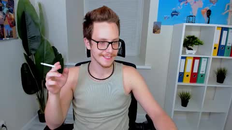 Snapshot of leo_mooree chatting on 11-15-25, 04:43 Leo online show from 11-15-25, 04:43