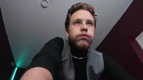 Snapshot of leo_mooree chatting on 11-21-25, 10:30 Leo online show from 11-21-25, 10:30