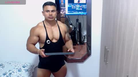Snapshot of leo_muscleboy chatting on 10-10-25, 12:31 Leo online show from 10-10-25, 12:31