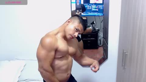 Snapshot of leo_muscleboy chatting on 10-22-25, 09:47 Leo online show from 10-22-25, 09:47