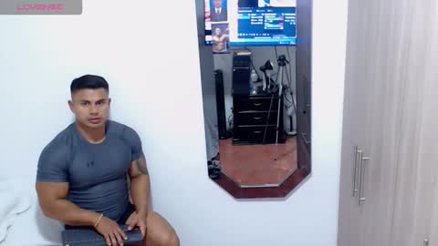 Snapshot of leo_muscleboy chatting on 10-24-25, 11:56 Leo online show from 10-24-25, 11:56