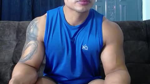 Snapshot of leo_muscleboy chatting on 12-19-25, 10:28 Leo online show from 12-19-25, 10:28