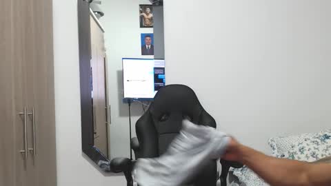 Snapshot of leo_muscleboy chatting on 02-03-26, 11:21 Leo online show from 02-03-26, 11:21