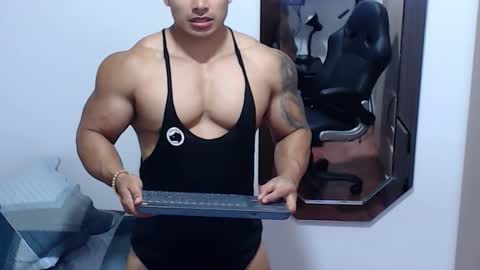 Snapshot of leo_muscleboy chatting on 02-24-26, 02:42 Leo online show from 02-24-26, 02:42