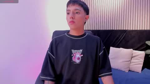 leohard_ online show from 02-08-26, 12:08