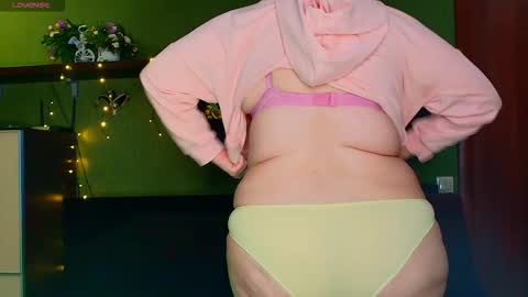 Snapshot of leona_tracie chatting on 02-02-26, 06:17 Leona tracie online show from 02-02-26, 06:17