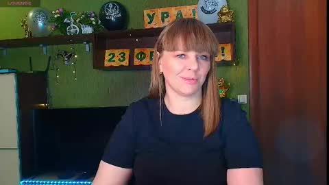 Snapshot of leona_tracie chatting on 02-22-26, 10:30 Leona tracie online show from 02-22-26, 10:30