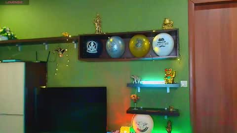 Snapshot of leona_tracie chatting on 02-28-26, 12:06 Leona tracie online show from 02-28-26, 12:06