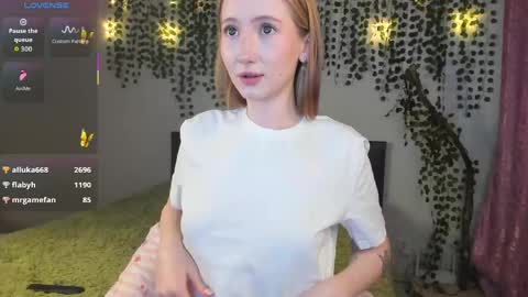 Leona online show from 04-13-26, 01:44