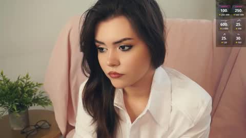 Mia online show from 10-15-25, 07:41