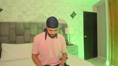Snapshot of leonardgrant_ chatting on 12-23-24, 06:44 Leonard online show from 12-23-24, 06:44