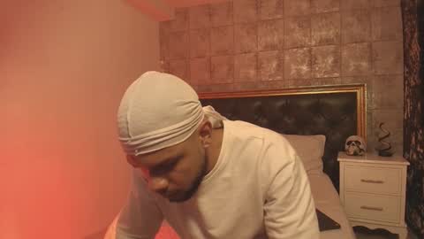 Snapshot of leonardgrant_ chatting on 02-08-25, 04:14 Leonard online show from 02-08-25, 04:14