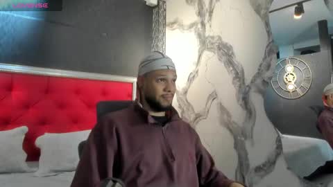 Snapshot of leonardgrant_ chatting on 02-19-25, 04:34 Leonard online show from 02-19-25, 04:34