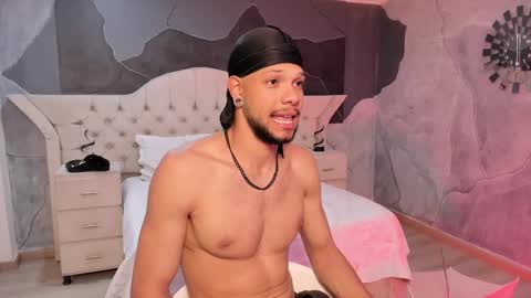 Snapshot of leonardgrant_ chatting on 03-11-25, 11:59 Leonard online show from 03-11-25, 11:59