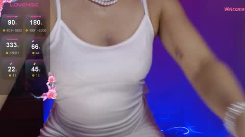 My name is Leonora  Pleasures to see you  Follow me here and instagram  online show from 09-21-25, 10:00