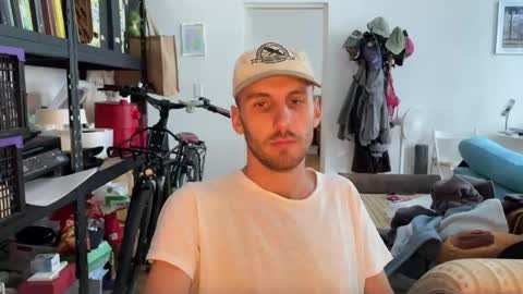 Leon online show from 10-09-25, 02:15