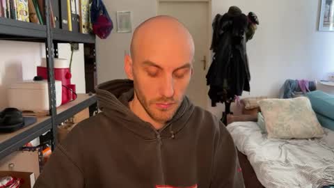 Leon online show from 01-08-26, 09:33