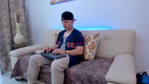 Leo  online show from 10-10-25, 08:41